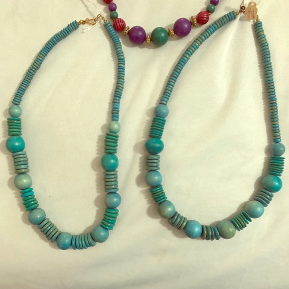 Turquoise colored beaded necklace 1 - Picture 1 of 1